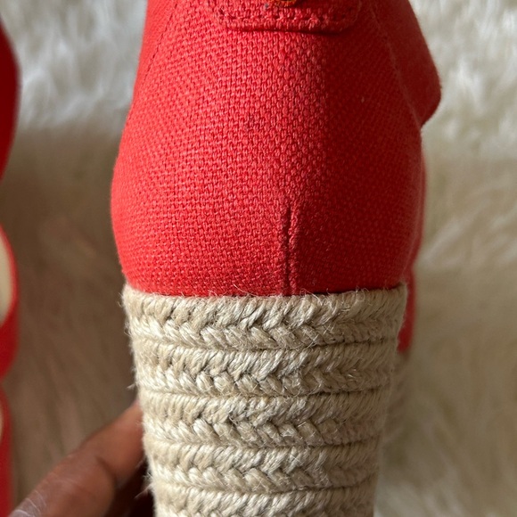 Michael Kors Coral Cutout Canvas Espadrille Wedge Sandals with Gold Zip - Picture 16 of 16